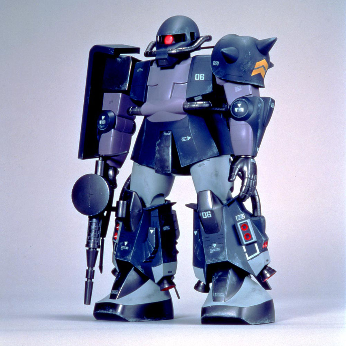 VINTAGE MSV 1/60 ZAKU II BLACK TRI STARS - Nº 02 - Imagen 2