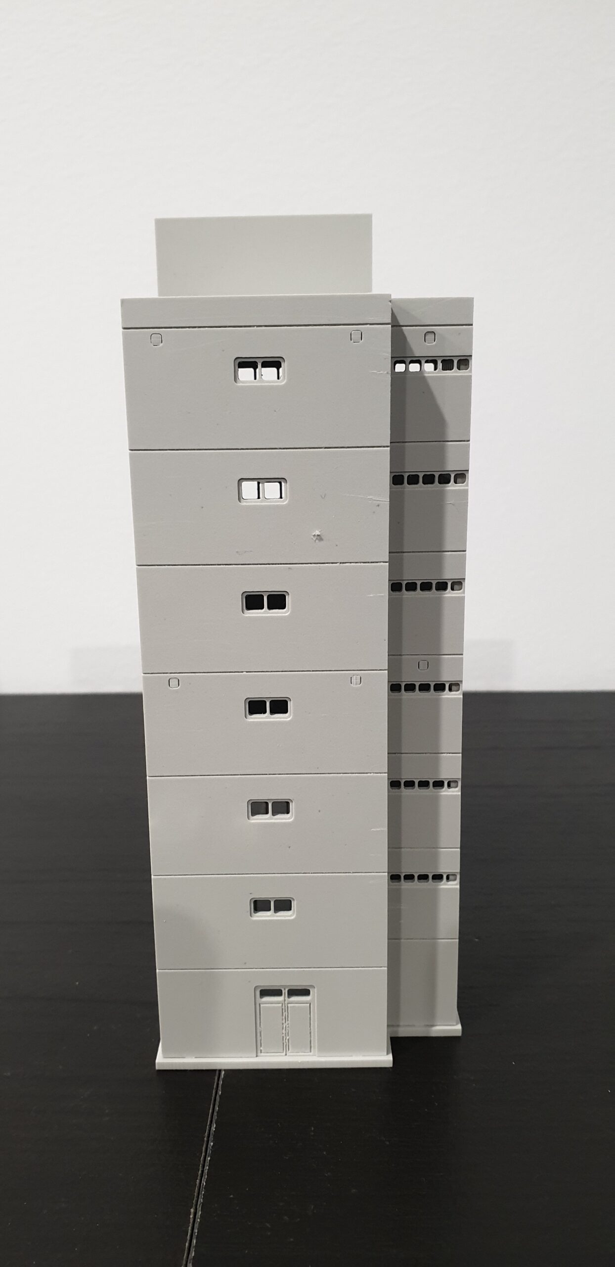 EDIFICIO GUNDAM ESCALA 1/144 - Imagen 4