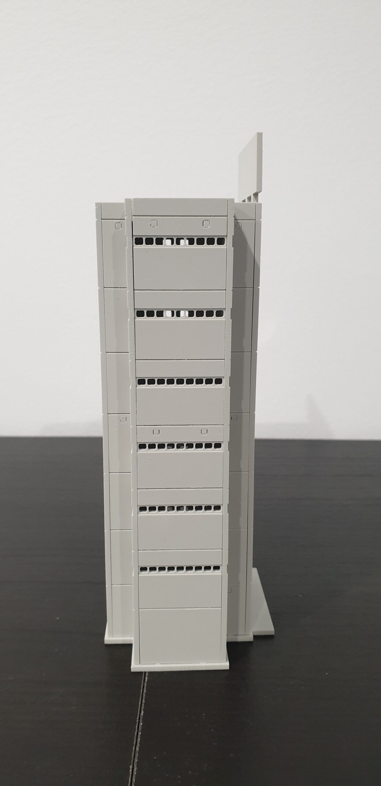 EDIFICIO GUNDAM ESCALA 1/144 - Imagen 3