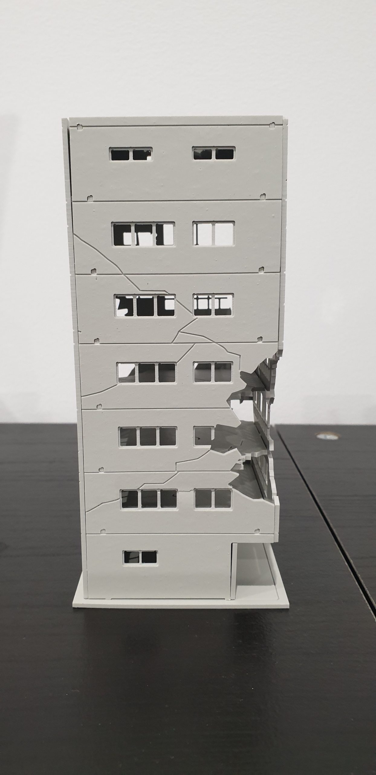 EDIFICIO EN RUINAS PARA GUNDAM ESCALA 1/144 - Imagen 5